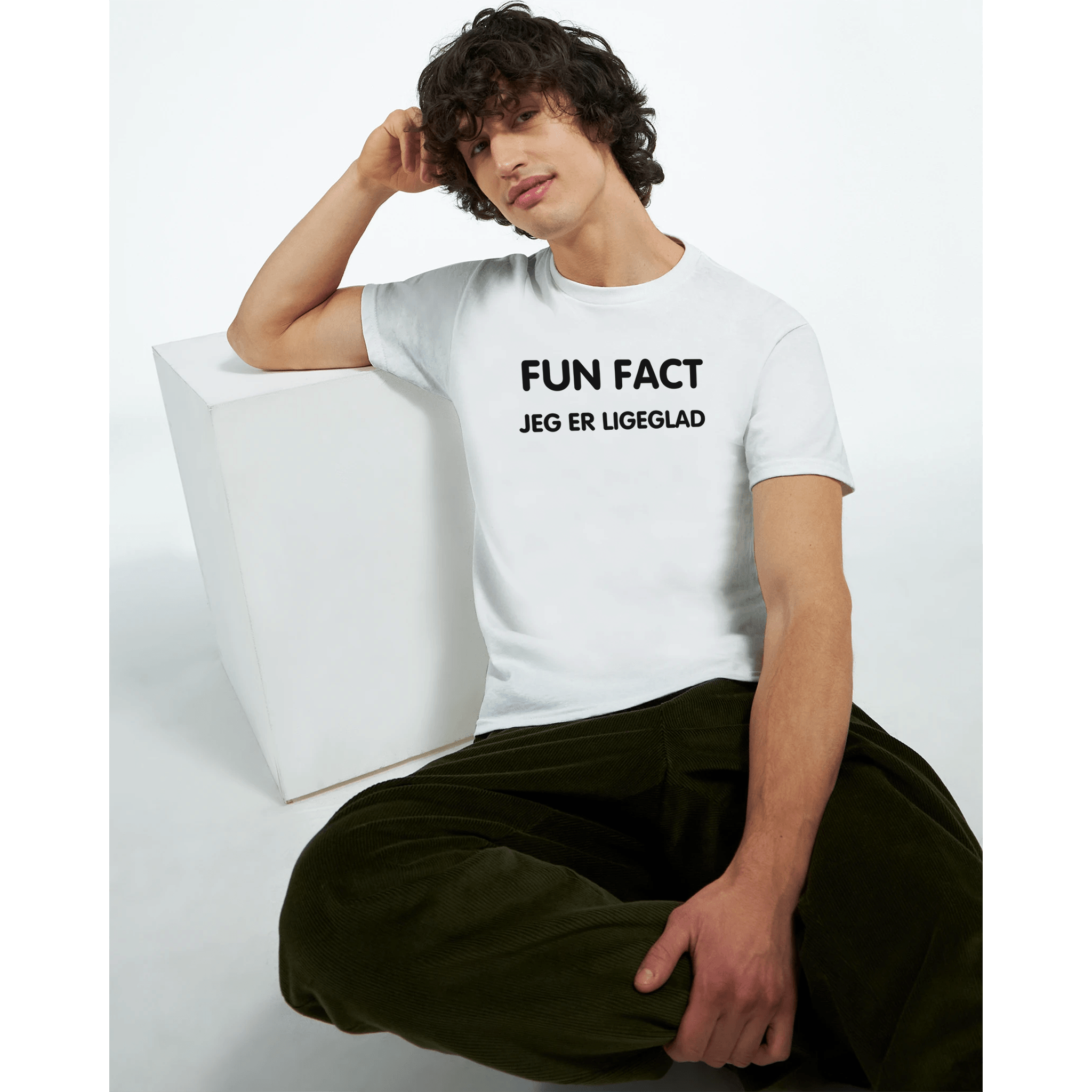 FUN FACT, JEG ER LIGEGLAD ❌ T-SHIRT - Danske Bluser